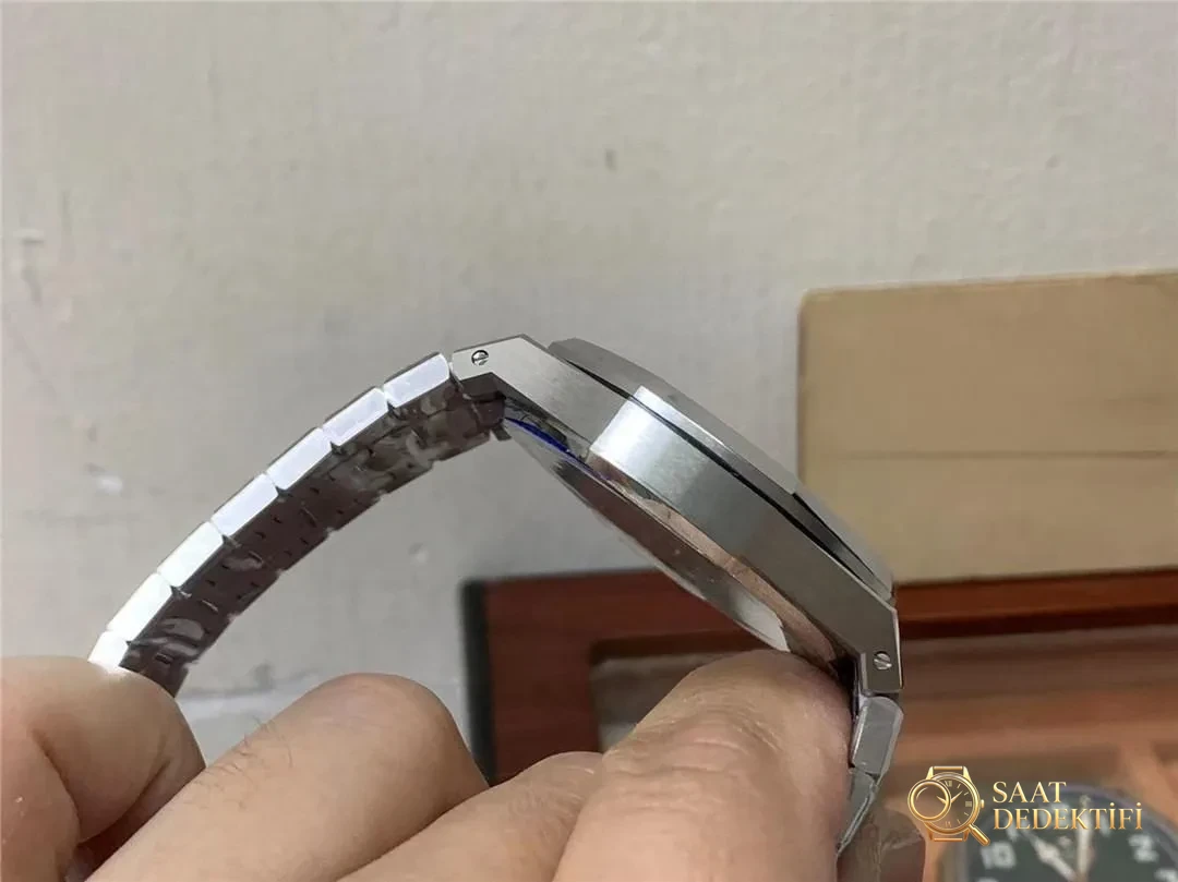 APS Factory Audemars Piguet 15510 gerçek 4302 tek parça mekanizma karşılaştırması: ZF Factory ile farkı nerede? - Mekanizma Zemberek ve Balans Detayı