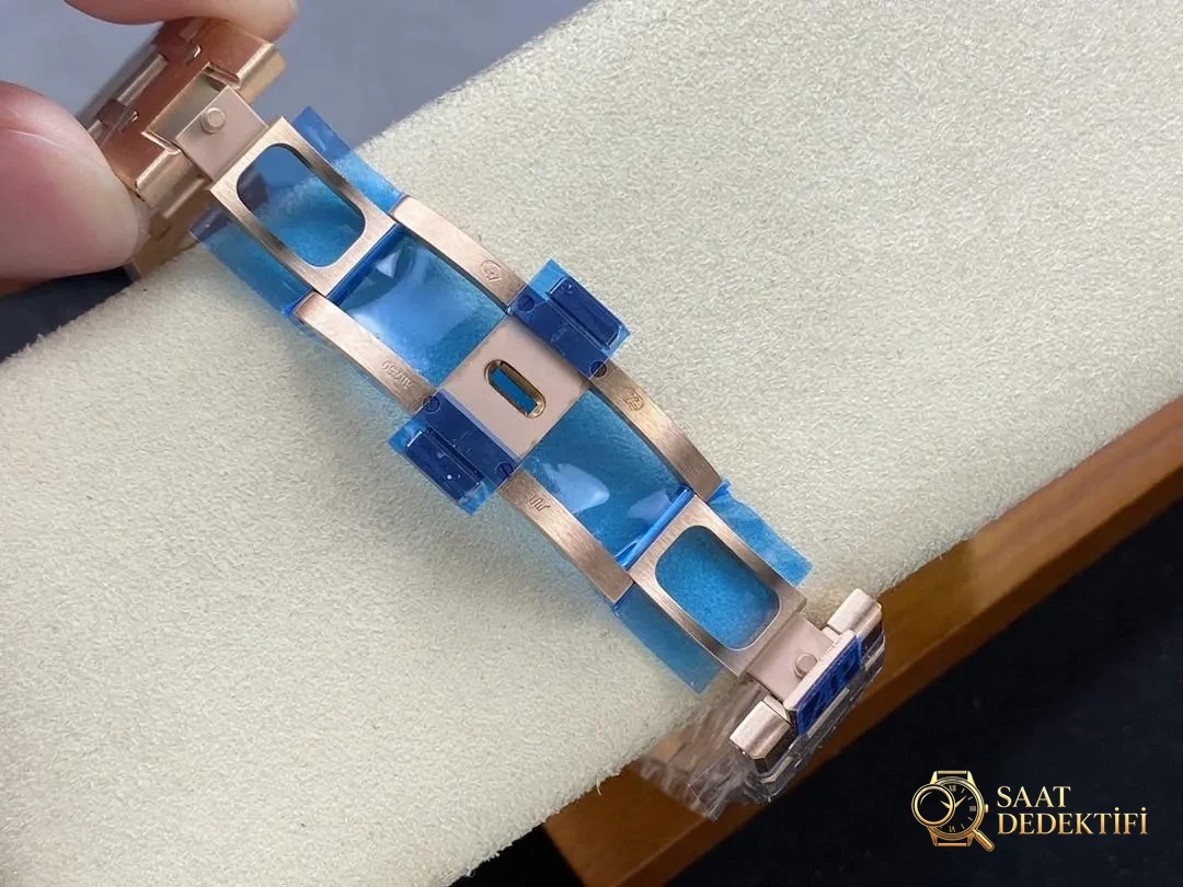 APS Factory Audemars Piguet 15510OR Rose Gold Mavi Kadran Replika Kalitesi Nasıl? - Fosfor ve Super-LumiNova Gece Görünümü