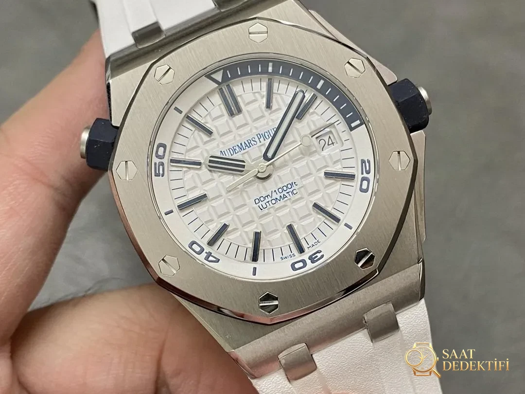 APS Factory Audemars Piguet 15710 yeşil ve beyaz kadranlı 3120 entegre mekanizmanın işçiliği nasıl? - Makro Kadran ve İndeks İşçiliği