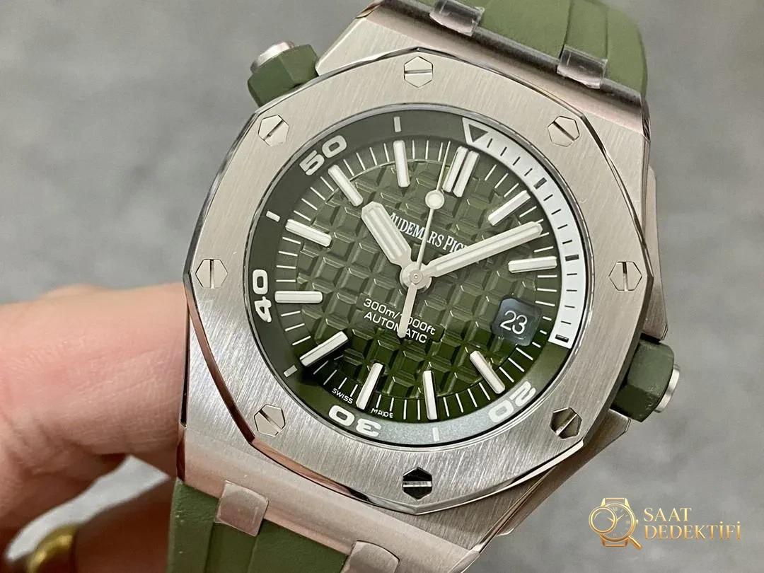 APS Factory Audemars Piguet 15710 yeşil ve beyaz kadranlı 3120 entegre mekanizmanın işçiliği nasıl? - Klips Kilidi ve Lazer Damgalar