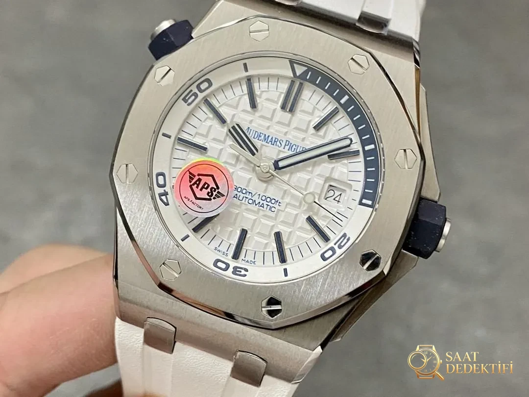APS Factory Audemars Piguet 15710 yeşil ve beyaz kadranlı 3120 entegre mekanizmanın işçiliği nasıl? - Bilekte Duruş ve Kasa Orantısı