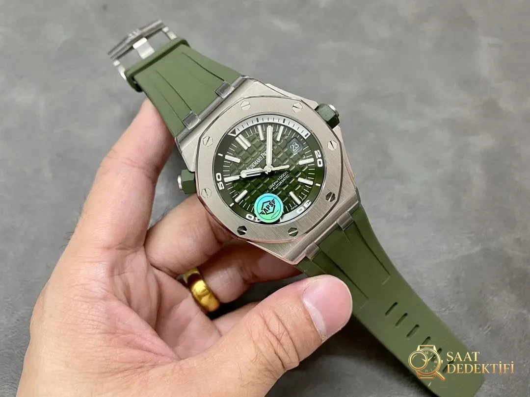 APS Factory Audemars Piguet 15710 yeşil ve beyaz kadranlı 3120 entegre mekanizmanın işçiliği nasıl? - Fosfor ve Super-LumiNova Gece Görünümü