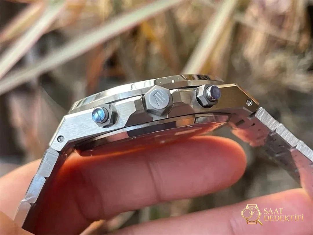 APS Factory Audemars Piguet 26240 4401 flyback chronograph movement integrated model workmanship review - Clip Lock and Laser Stamps