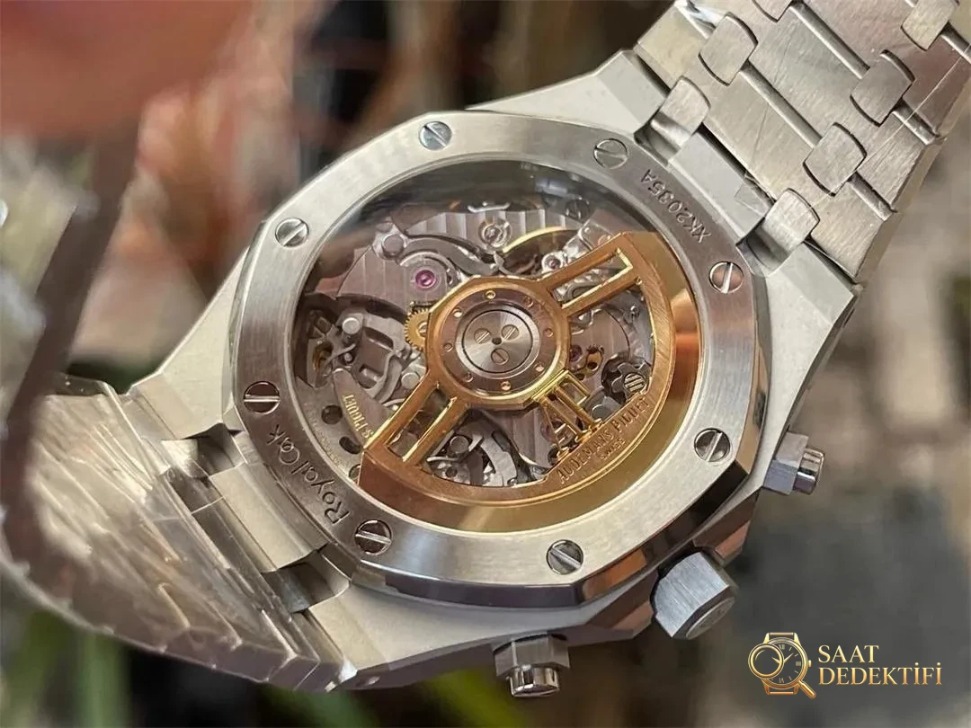 APS Factory Audemars Piguet 26240 4401 integrated model with flyback chronograph movement workmanship review - Wrist Fit and Case Proportion