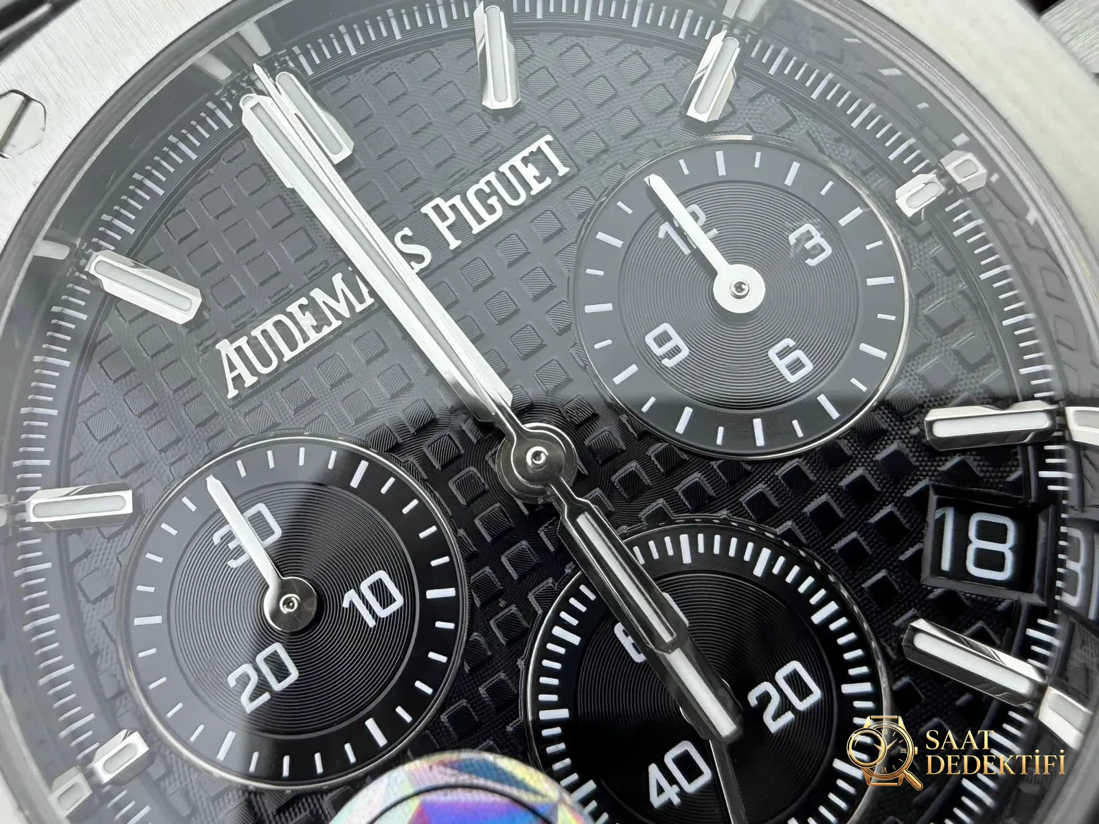 APS Factory Audemars Piguet 26240 V2 free-sprung 4401 mekanizmasını almaya değer kılan nedenler neler? DDF ile kıyaslandığında hangisini seçmeli? - Arka Kapak ve Mekanizma Detayı