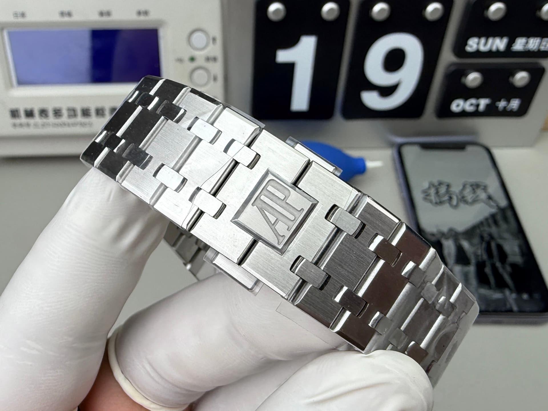 APS Factory Audemars Piguet 26240 V2 free-sprung 4401 mekanizmasını almaya değer kılan nedenler neler? DDF ile kıyaslandığında hangisini seçmeli? — 9. fotoğraf
