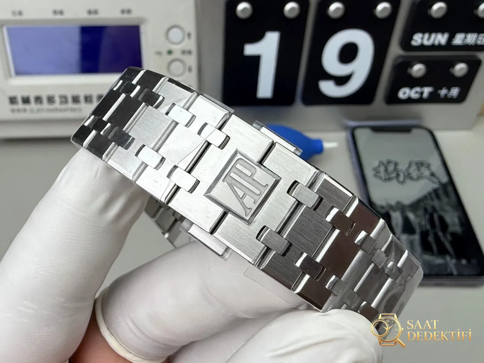 APS Factory Audemars Piguet 26240 V2 free-sprung 4401 mekanizmasını almaya değer kılan nedenler neler? DDF ile kıyaslandığında hangisini seçmeli? - Fosfor ve Super-LumiNova Gece Görünümü