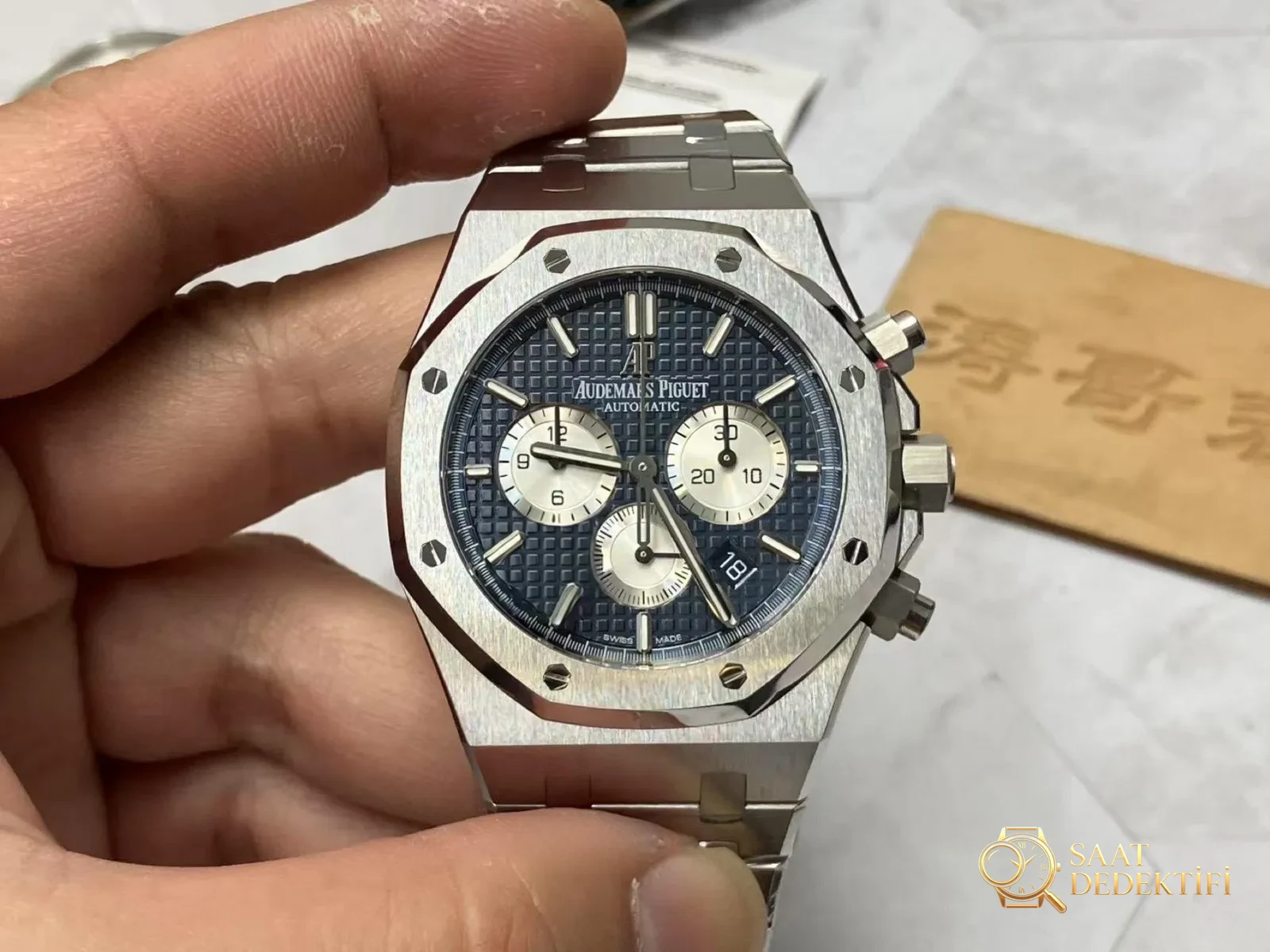 APS Factory Audemars Piguet 26331 blue dial comes with Dandong 4801 one-piece movement: is there a high failure rate? - Dial Detail and Bezel Workmanship