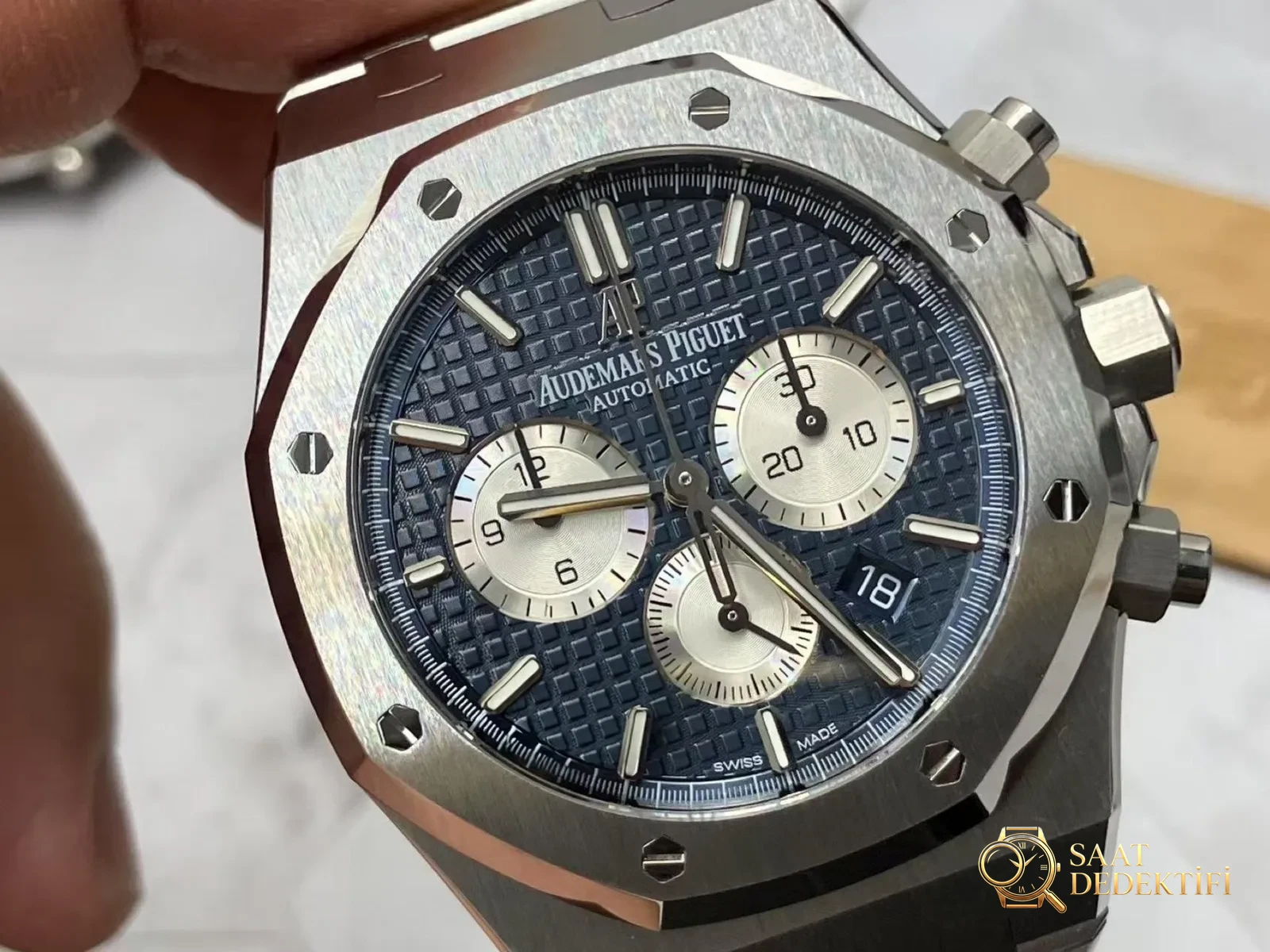 APS Factory Audemars Piguet 26331 blue dial comes with Dandong 4801 one-piece movement: is there a high failure rate? - Macro Dial and Index Workmanship
