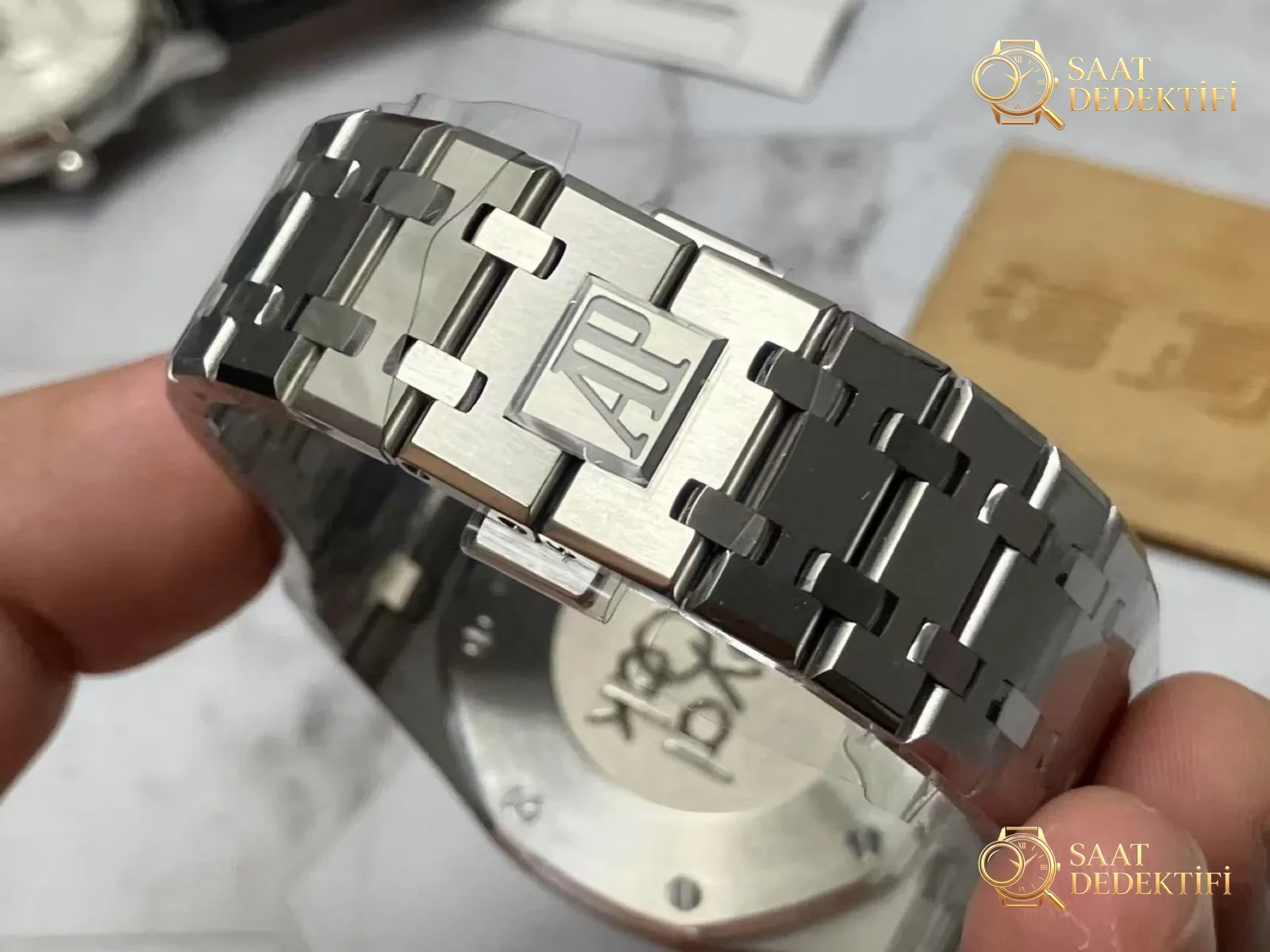 APS Factory Audemars Piguet 26331 blue dial comes with Dandong 4801 one-piece movement: is there a high failure rate? - Mechanism Mainspring and Balance Detail
