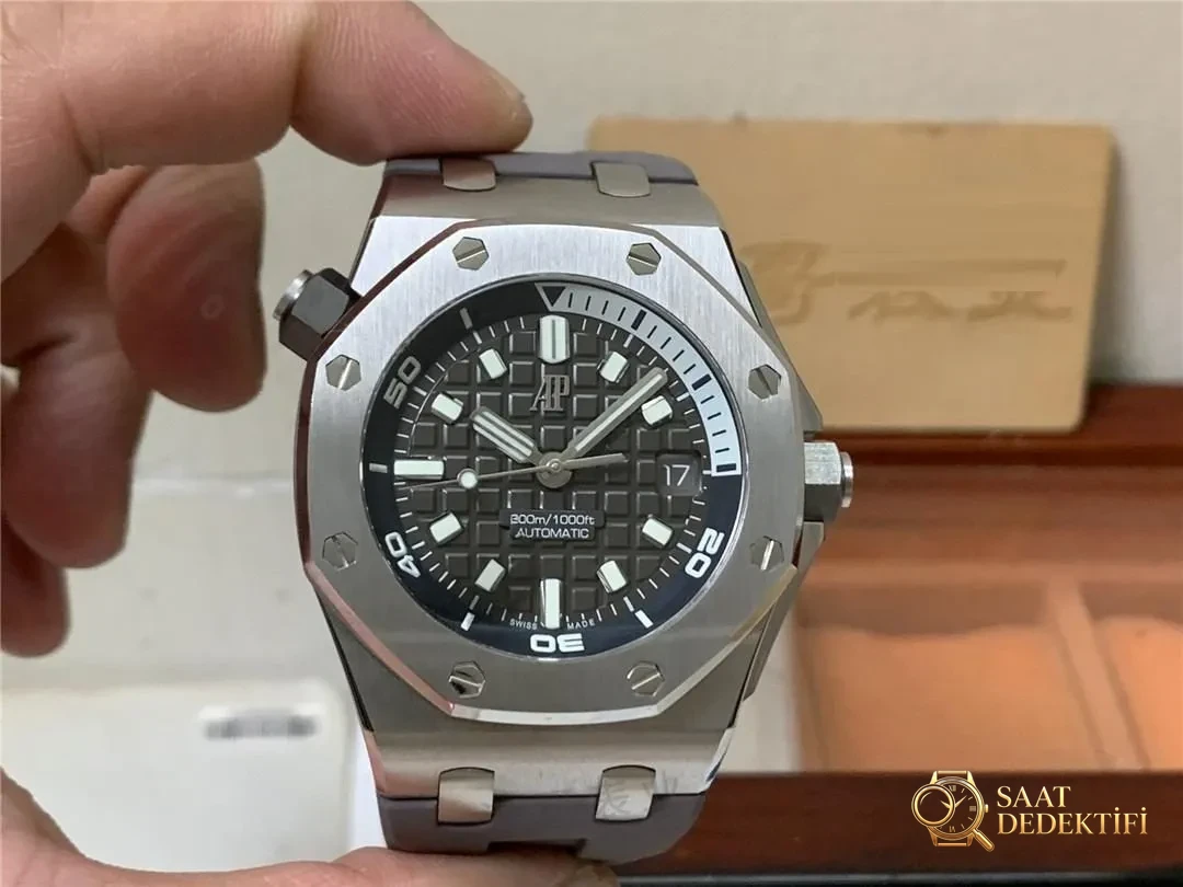 APS Factory Audemars Piguet AP15720 Royal Oak 4308 Tek Parça Mekanizma Hızlı Sök Versiyonu Gerçek Çekim İncelemesi - Arka Kapak ve Mekanizma Detayı