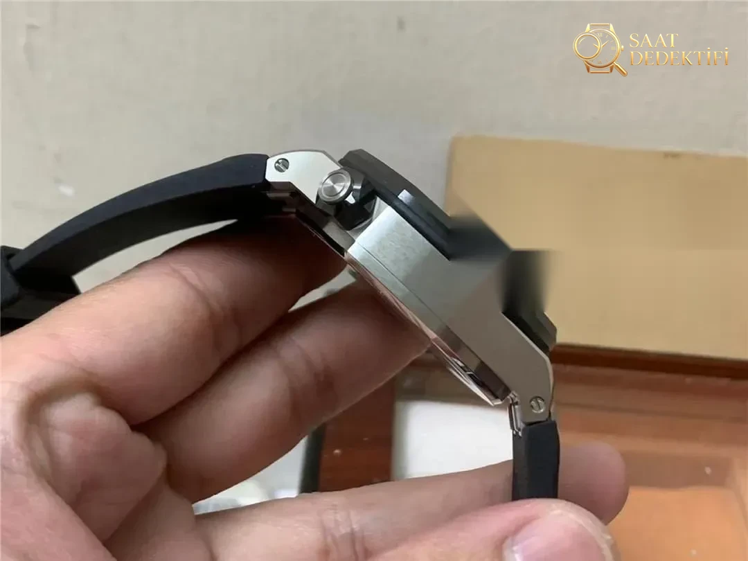 APS Factory Audemars Piguet AP15720 Royal Oak 4308 Tek Parça Mekanizma Hızlı Sök Versiyonu Gerçek Çekim İncelemesi - Yan Profil ve Kordon Bağlantısı