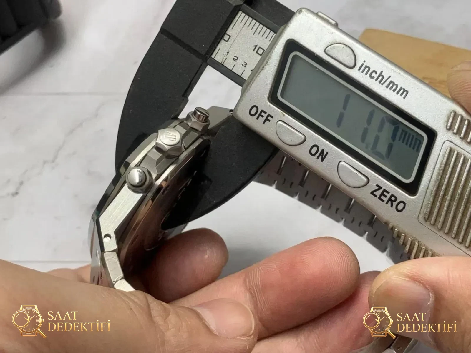 APS Factory Audemars Piguet Royal Oak 26331 beyaz panda entegre kronograf mekanizması almaya değer mi? - Bilezik, Toka ve Klips Mekanizması