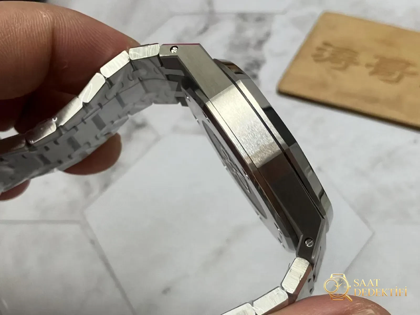 APS Factory Audemars Piguet Royal Oak 26331 beyaz panda entegre kronograf mekanizması almaya değer mi? - Genel Açı ve Estetik Duruş