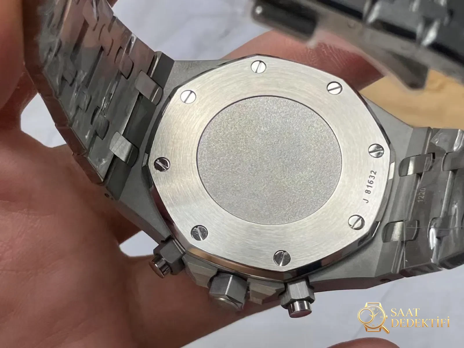 APS Factory Audemars Piguet Royal Oak 26331 beyaz panda entegre kronograf mekanizması almaya değer mi? - Tepe Koruması ve Ayar Fonksiyonu