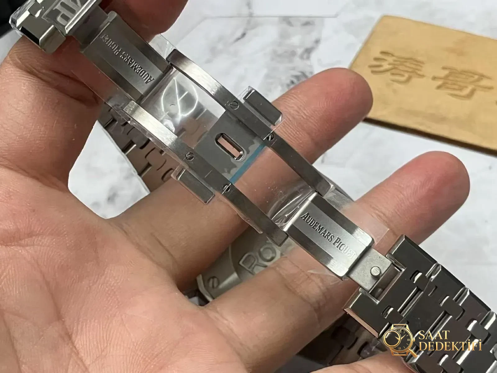 APS Factory Audemars Piguet Royal Oak 26331 beyaz panda entegre kronograf mekanizması almaya değer mi? - Bilezik Bakla Ayrımı ve Pim Yapısı