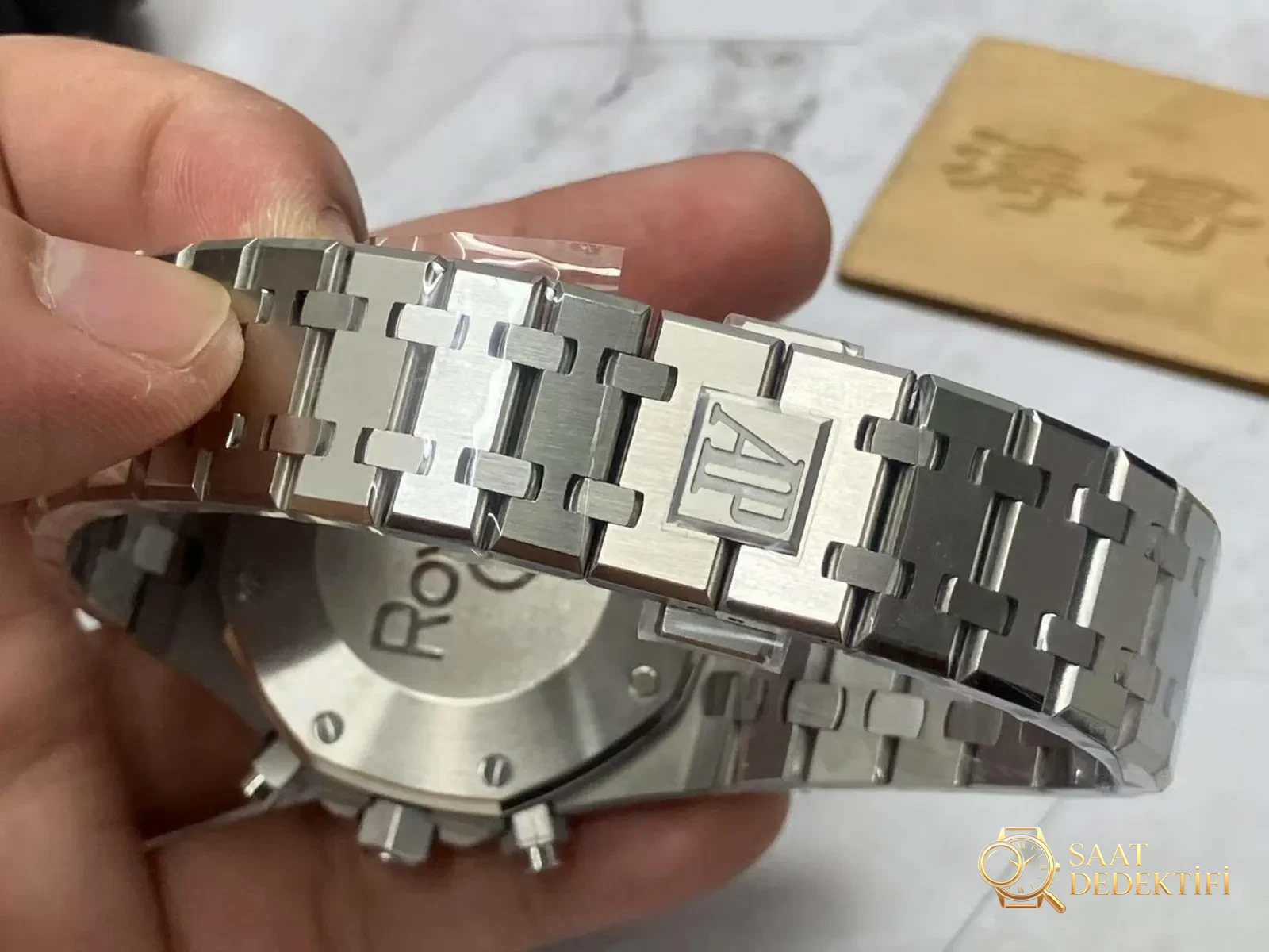 APS Factory Audemars Piguet Royal Oak 26331 beyaz panda entegre kronograf mekanizması almaya değer mi? - Toka İçi Mikro Ayar Mekanizması