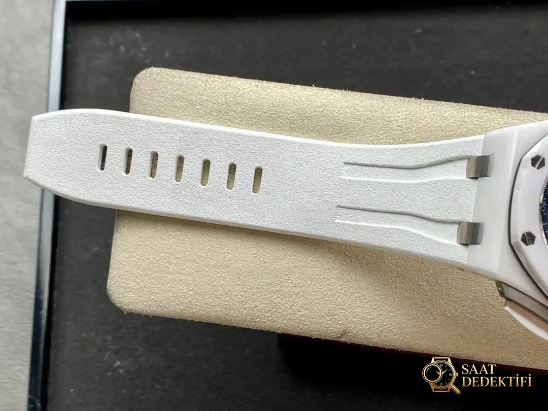 APS Factory Audemars Piguet Royal Oak 26400 beyaz seramik: JF ile karşılaştırıldığında nerede daha iyi? - Fosfor ve Super-LumiNova Gece Görünümü