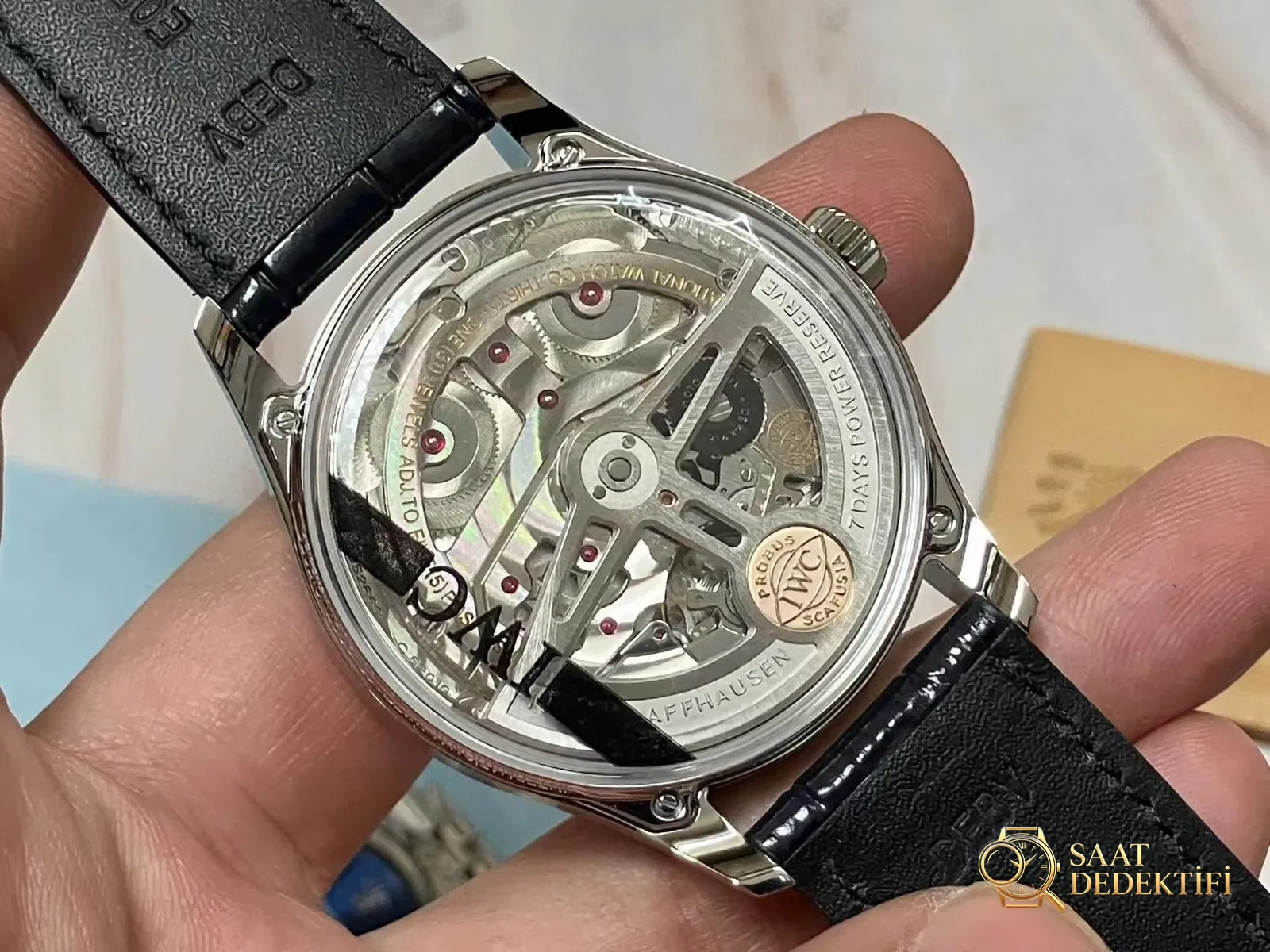 APS Factory IWC yeni Portugieser 7 günlük güç rezervinin işçiliği nasıl? Almaya değer mi? - Yan Profil ve Kordon Bağlantısı