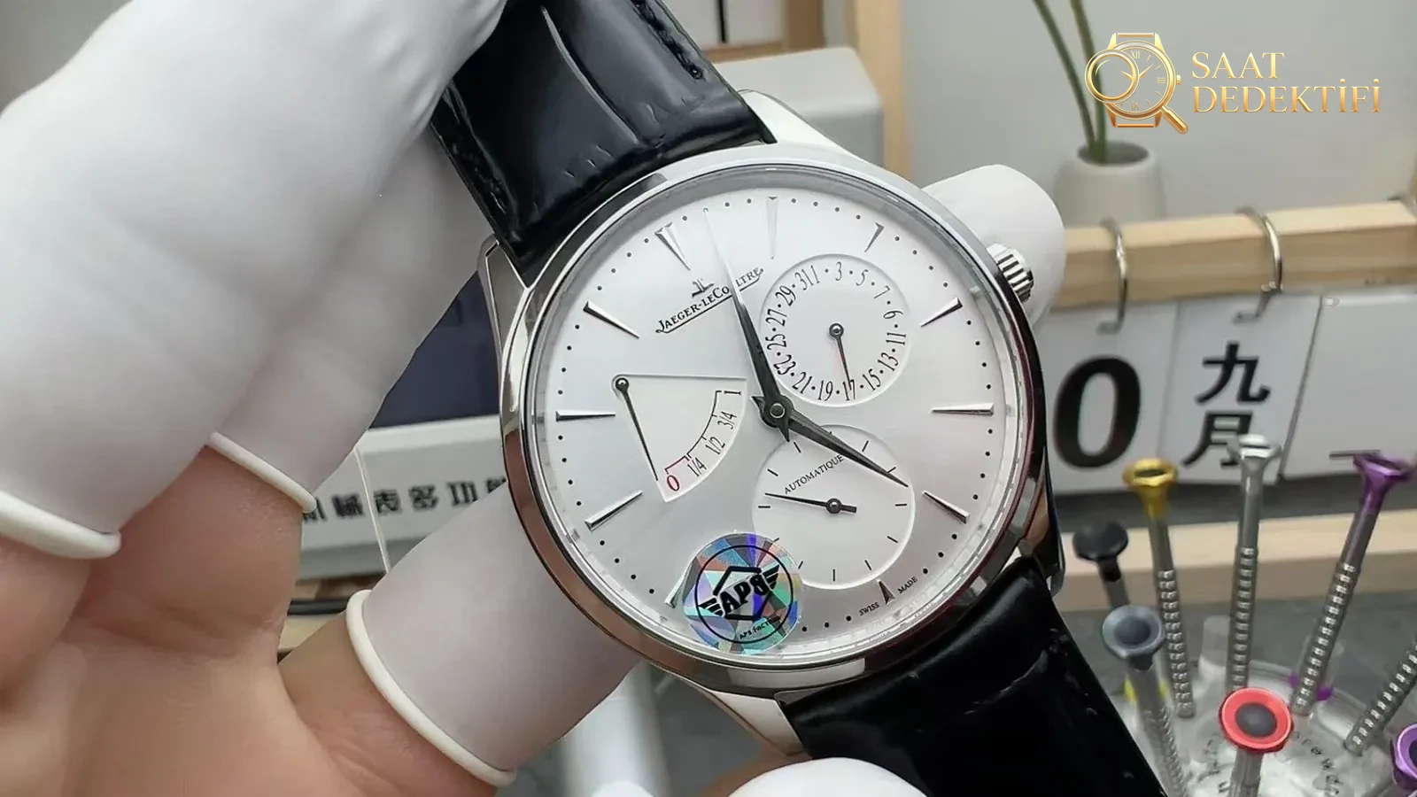 APS Factory Jaeger-LeCoultre Master serisi palyaço: 938 entegre mekanizmalı modelin işçiliği nasıl? - Arka Kapak ve Mekanizma Detayı