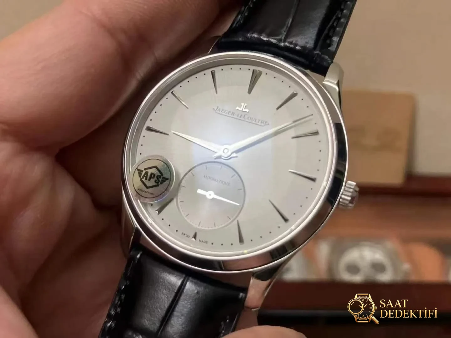 APS Factory Jaeger-LeCoultre Master Ultra Thin iki buçuk ibreli klasik saat 39 mm işçilik incelemesi - Kasa Profili ve Kurma Kolu İncelemesi