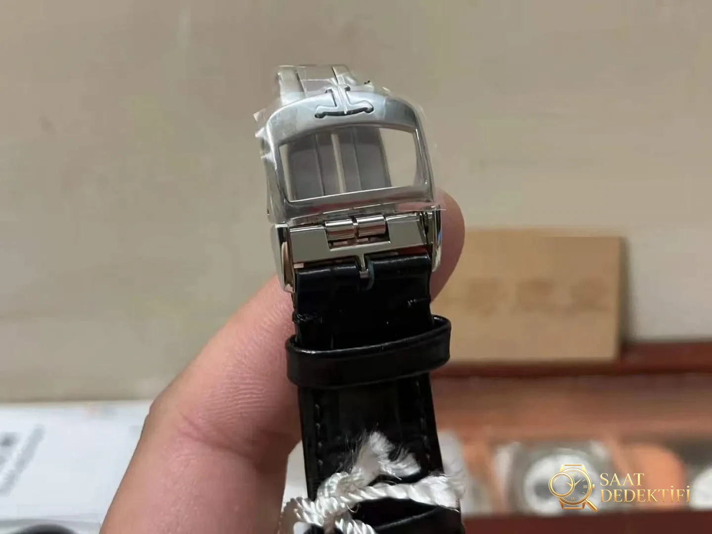 APS Factory Jaeger-LeCoultre Master Ultra Thin iki buçuk ibreli klasik saat 39 mm işçilik incelemesi - Klips Kilidi ve Lazer Damgalar