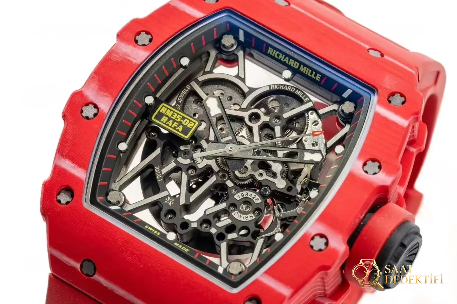 APS Factory Richard Mille RM35-02 Red Devil V2 versiyonu, kaçıksız (free-sprung) çift zemberekli RMAL1 entegre mekanizmasının kalitesi nasıl? - Kasa Profili ve Kurma Kolu İncelemesi