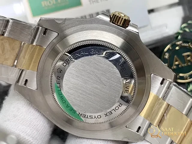 Replika Rolex 126630 Kasa Arkası