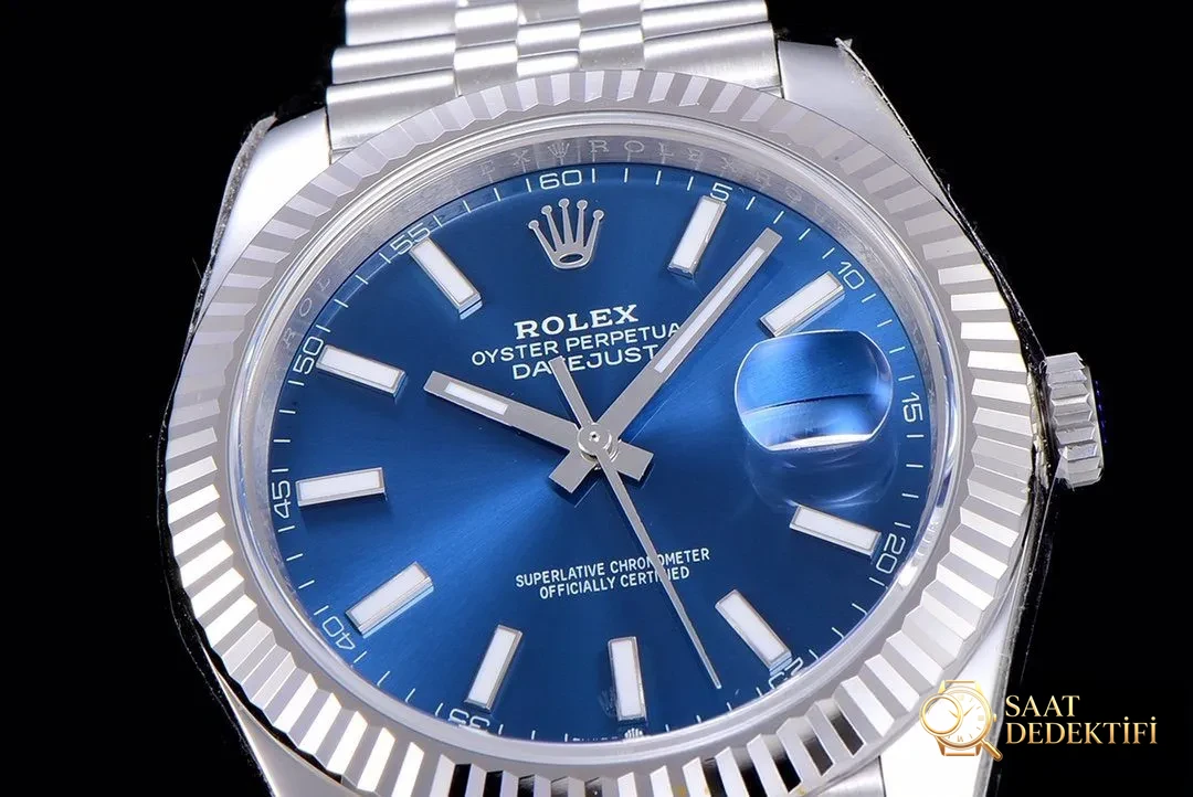 Differenze tra il Rolex Datejust V3 41 mm AR Factory e l'originale: fondello e dettagli del movimento