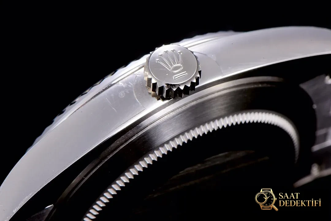 Differenze tra il Rolex Datejust V3 41 mm AR Factory e l'originale: posizione del polso e proporzioni della cassa