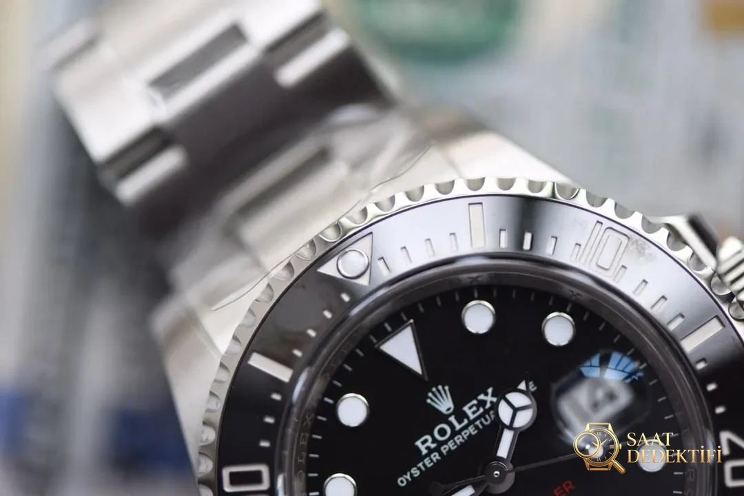 AR Factory Rolex Sea-Dweller Tek Kırmızı Yazılı V3 Versiyonu İlk Bakışta Yine Belli Olur mu? - Makro Kadran ve İndeks İşçiliği