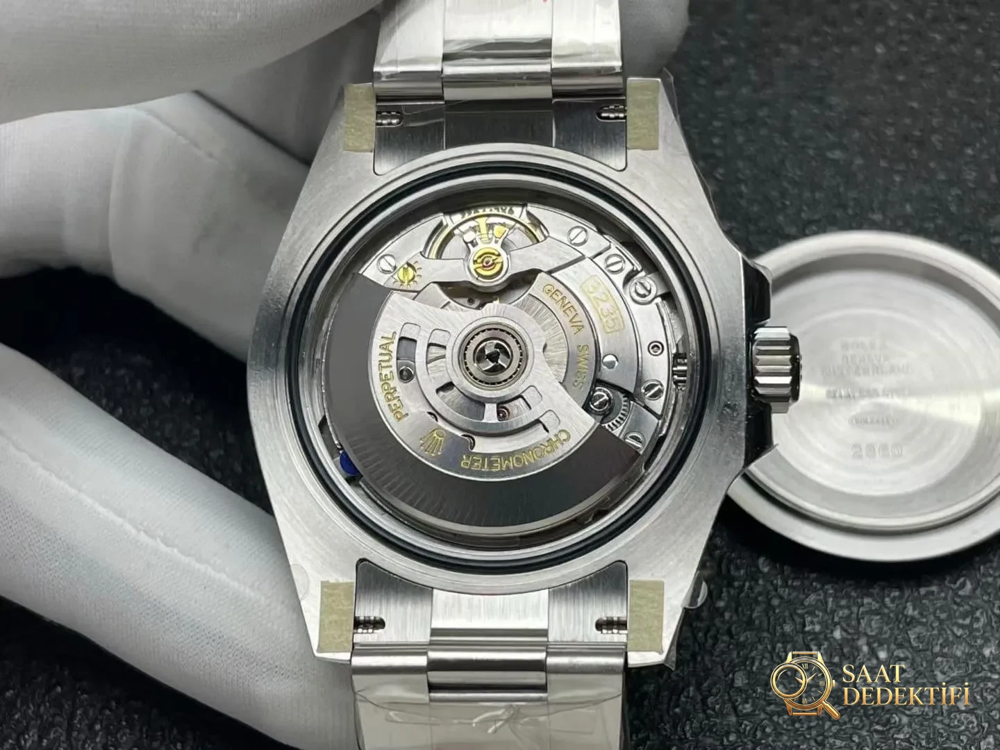 ARF Factory Rolex dördüncü nesil yeşil su hayaleti Dandong 3235 mekanizmalı, açık yeşil bezelli yeni model incelemesi - Bilekte Duruş ve Kasa Orantısı