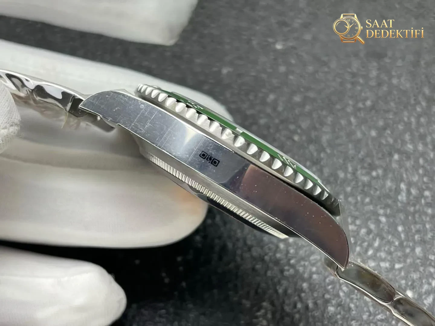 ARF Factory Rolex dördüncü nesil yeşil su hayaleti Dandong 3235 mekanizmalı, açık yeşil bezelli yeni model incelemesi - Fosfor ve Super-LumiNova Gece Görünümü