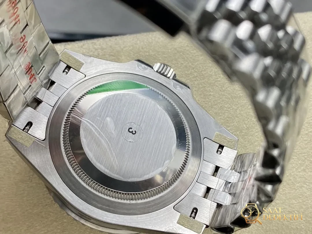 ARF Factory Rolex GMT-Master II 126710 yeşil akrepli, siyah-gri bezel: işçilik nasıl? - Fosfor ve Super-LumiNova Gece Görünümü