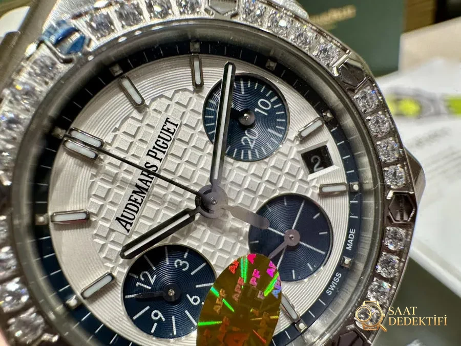 Audemars Piguet 37 mm kadın modeli, ünlü Wang Zhiwen ile aynı Royal Oak Offshore serisi kronograf saat - Kadran Detayı ve Bezel İşçiliği