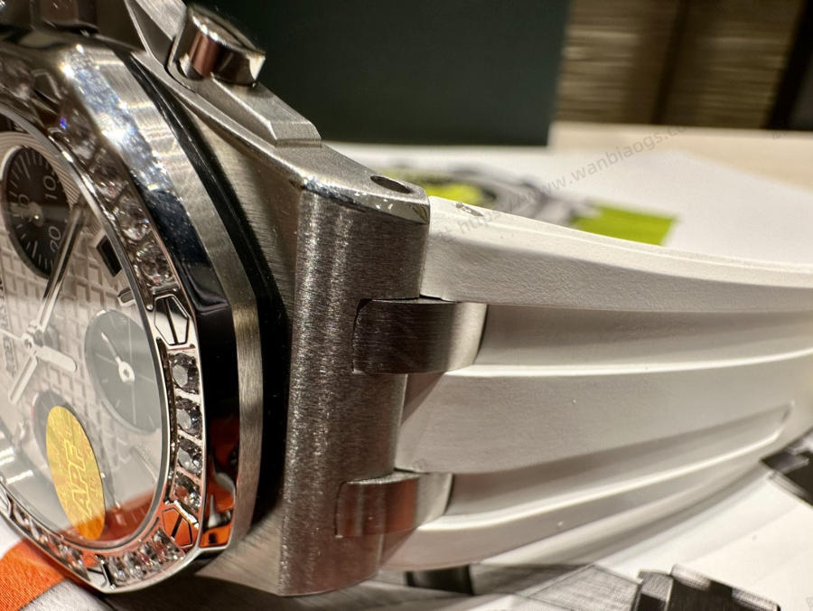 Audemars Piguet 37 mm kadın modeli, ünlü Wang Zhiwen ile aynı Royal Oak Offshore serisi kronograf saat — 8. fotoğraf