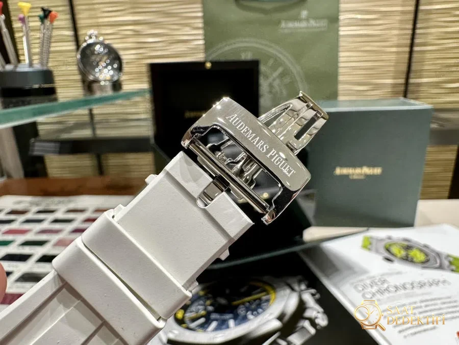 Audemars Piguet 37 mm kadın modeli, ünlü Wang Zhiwen ile aynı Royal Oak Offshore serisi kronograf saat - Fosfor ve Super-LumiNova Gece Görünümü
