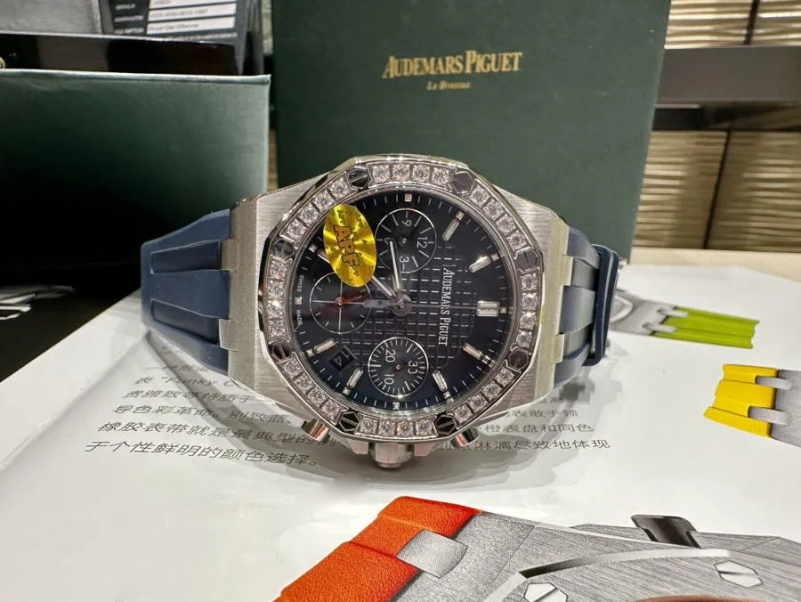 Audemars Piguet 37 mm Kadın Modeli, Ünlü Wang Ziwen ile Aynı Royal Oak Offshore Serisi Kronograf Saat - Kadran Detayı ve Bezel İşçiliği