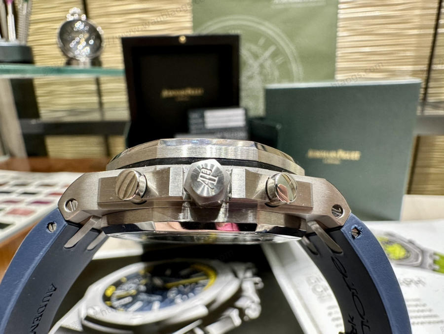 Audemars Piguet 37 mm Kadın Modeli, Ünlü Wang Ziwen ile Aynı Royal Oak Offshore Serisi Kronograf Saat — 4. fotoğraf