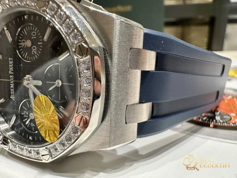 Audemars Piguet 37 mm Kadın Modeli, Ünlü Wang Ziwen ile Aynı Royal Oak Offshore Serisi Kronograf Saat - Makro Kadran ve İndeks İşçiliği
