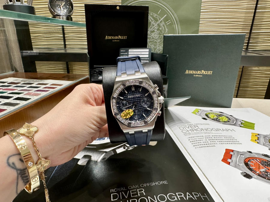 Audemars Piguet 37 mm Kadın Modeli, Ünlü Wang Ziwen ile Aynı Royal Oak Offshore Serisi Kronograf Saat — 13. fotoğraf