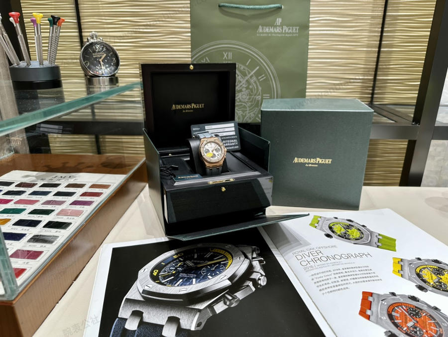 Audemars Piguet Kadın 37 mm - Ünlü Wang Ziwen ile Aynı Model - Royal Oak Offshore Serisi Kronograf Saat — 1. fotoğraf