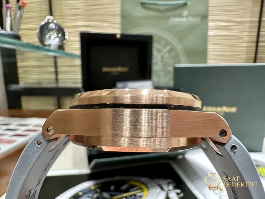 Audemars Piguet Kadın 37 mm - Ünlü Wang Ziwen ile Aynı Model - Royal Oak Offshore Serisi Kronograf Saat - Bilezik, Toka ve Klips Mekanizması