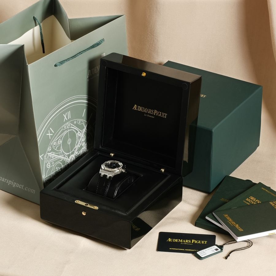 Audemars Piguet Royal Oak serisi model 67601 kuvars kol saati (siyah) - tanrıçaya "Sevgililer Günü" hediyesi — 2. fotoğraf