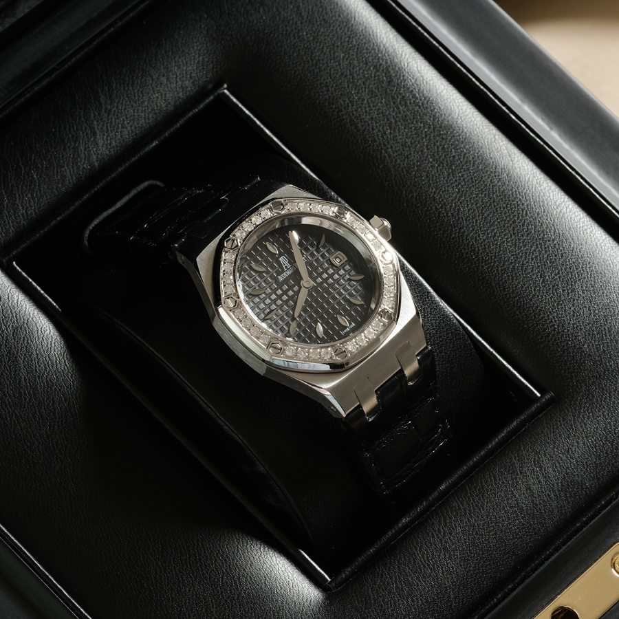 Audemars Piguet Royal Oak serisi model 67601 kuvars kol saati (siyah) - tanrıçaya "Sevgililer Günü" hediyesi — 3. fotoğraf