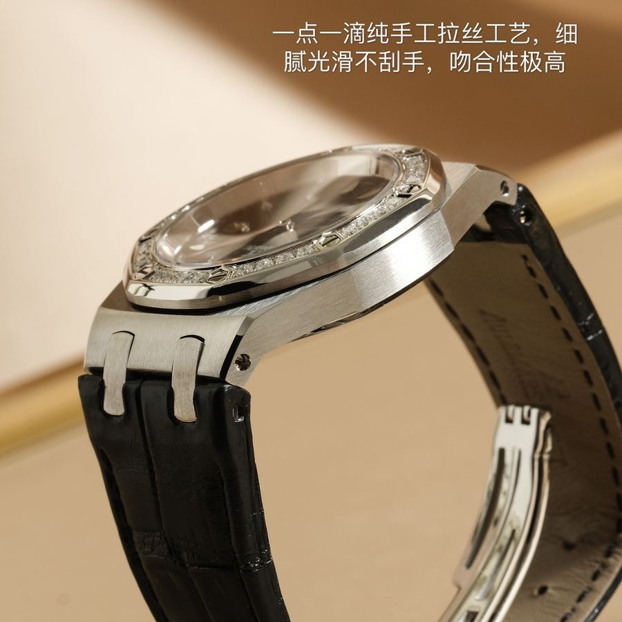 Audemars Piguet Royal Oak serisi model 67601 kuvars kol saati (siyah) - tanrıçaya "Sevgililer Günü" hediyesi — 7. fotoğraf