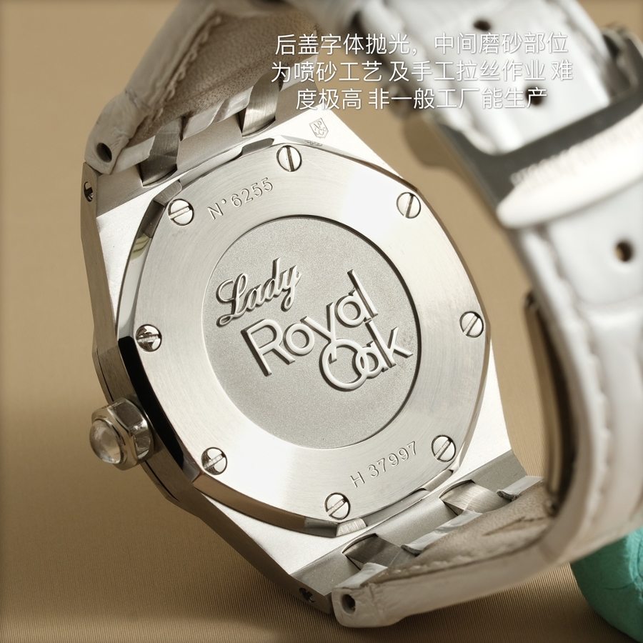 Audemars Piguet Royal Oak serisi model 67601 kuvars saat (beyaz) - tanrıçanıza "Sevgililer Günü" hediyesi — 7. fotoğraf