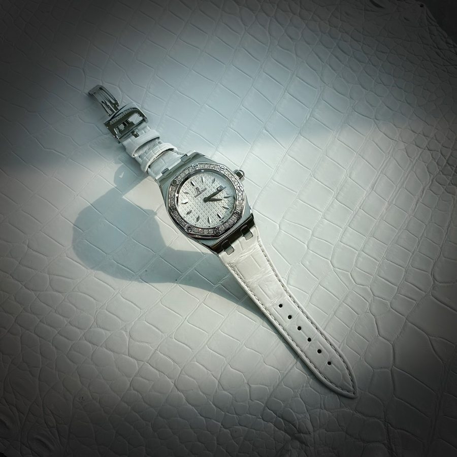 Audemars Piguet Royal Oak serisi model 67601 kuvars saat (beyaz) - tanrıçanıza "Sevgililer Günü" hediyesi — 11. fotoğraf