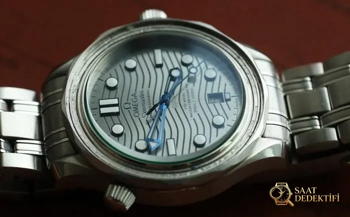 Ayrıntılı inceleme: VS Factory Omega Seamaster 300 replika 8800 mekanizması, çift T darbe emici ve orijinalden farkları - Kasa Profili ve Kurma Kolu İncelemesi