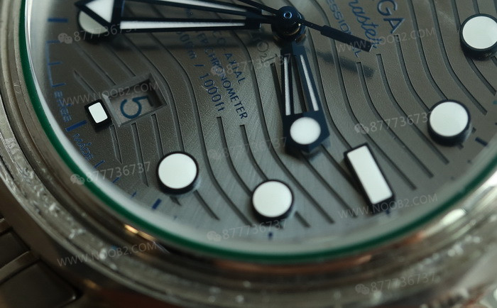Ayrıntılı inceleme: VS Factory Omega Seamaster 300 replika 8800 mekanizması, çift T darbe emici ve orijinalden farkları — 7. fotoğraf